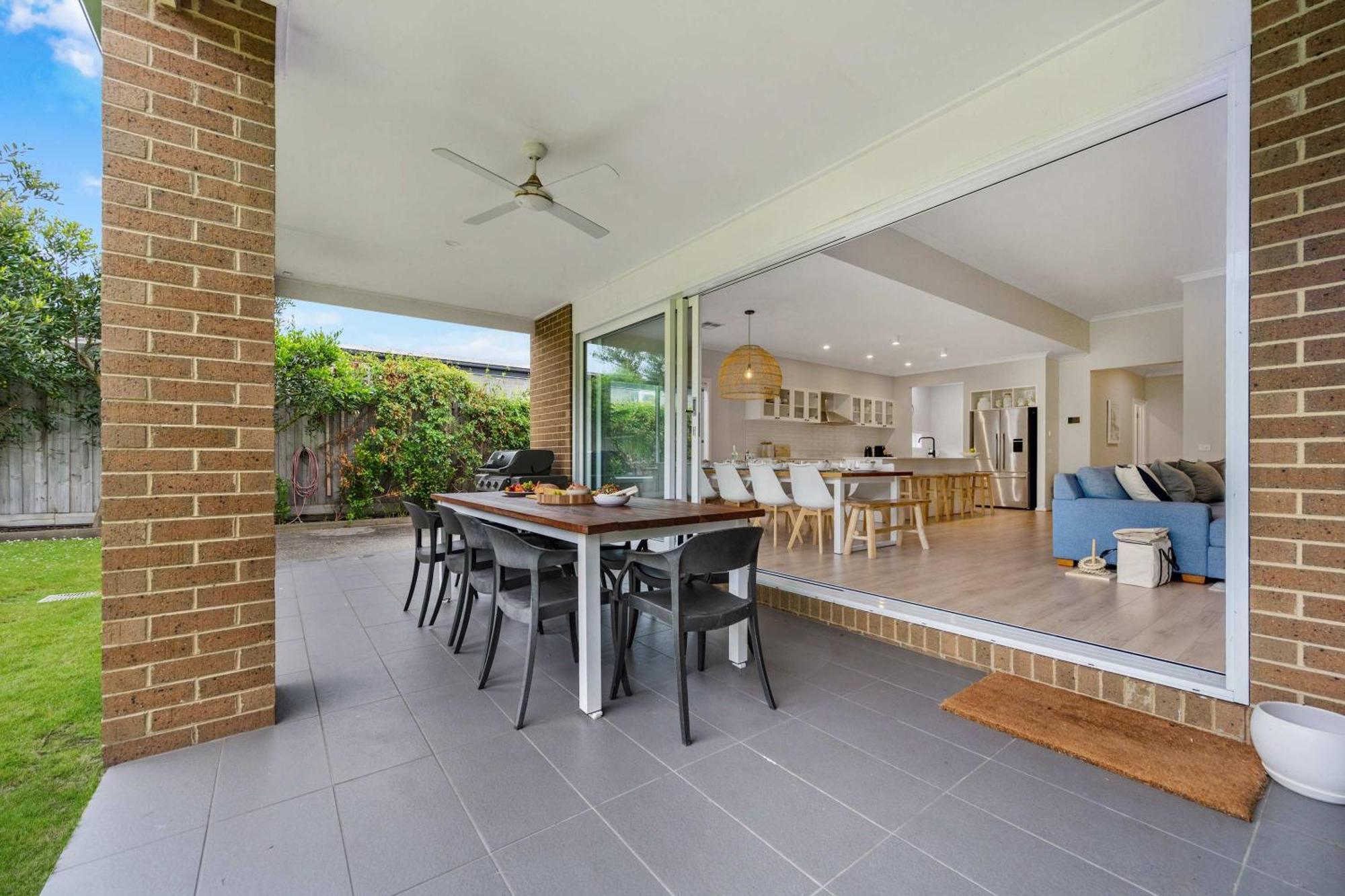 Tea Tree Retreat - 5 Bedrooms, Sleeps 13 Inverloch Exteriör bild